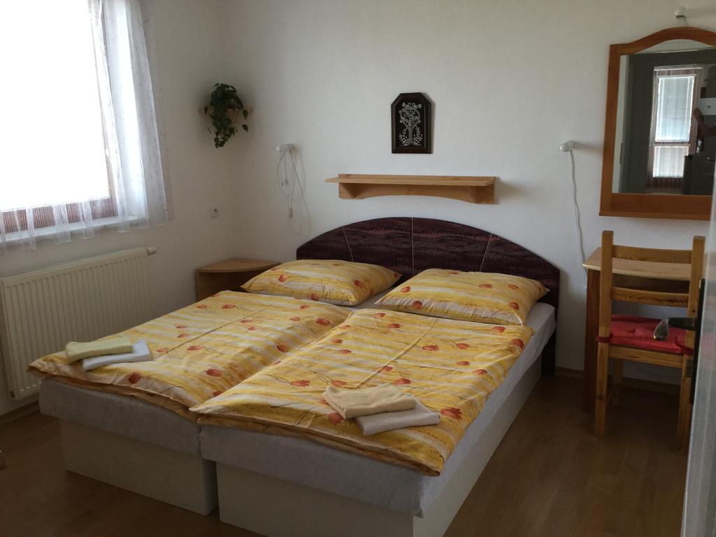 Pension 325 Tabor Room photo